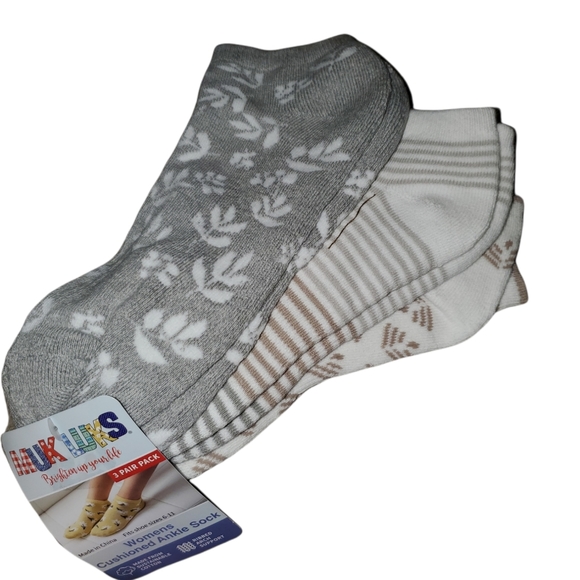 Muk Luks NWT 3-Pack Women's Low Cut Sock Assorted Designs 672-75 - Picture 2 of 3